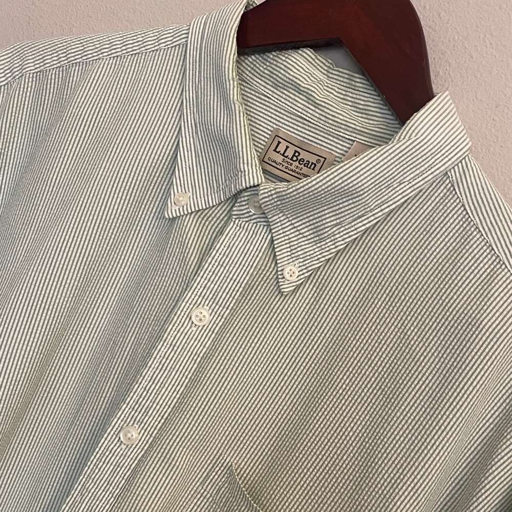 L.L. Bean Men's White & Green Seersucker Pinstripe Short Sleeve Shirt. XL-REG